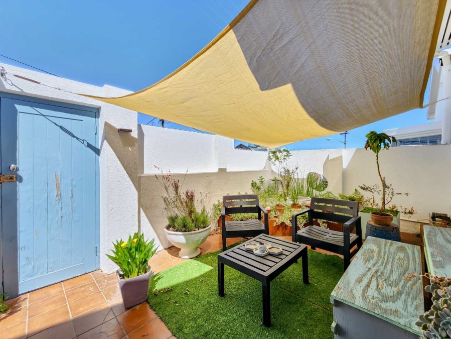 3 Bedroom Property for Sale in Sea Point Western Cape